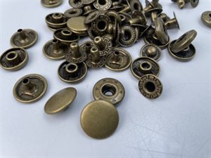 Trykknap - antik messing, 15 mm (pakke med ca 20 stk)